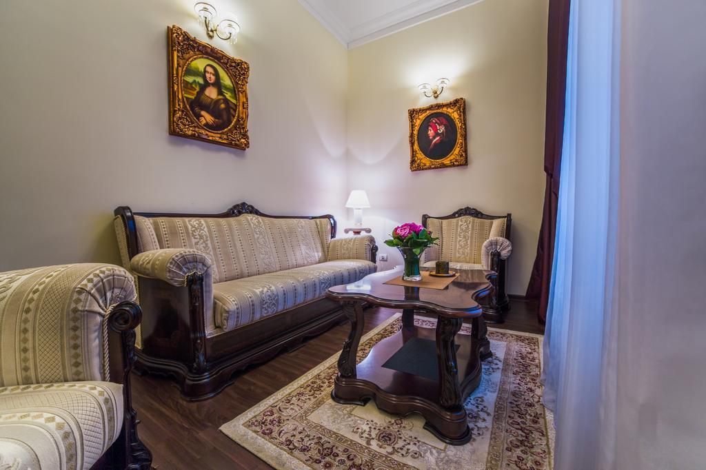 Picasso Boutique Hotel Arad Bilik gambar